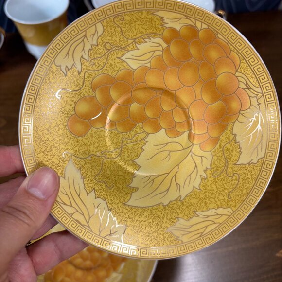 Vintage 1960s China Tea Cup Set with Saucers in Original Box Gold Grape Leaf - Picture 4 of 14